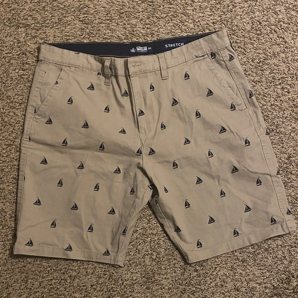 Men's Khaki Sailboat Print Shorts - Picture 1 of 1